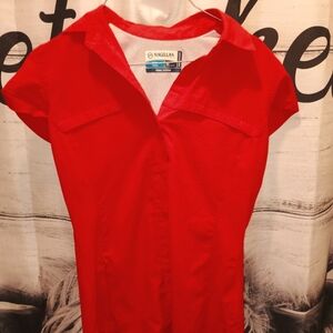Magellan outdoor top size small, it fits small not xs!